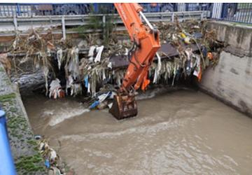 İzmir'de kuvvetli yağış alarmı: 1310 personel, 342 araç ve 200 pompa ile sahada