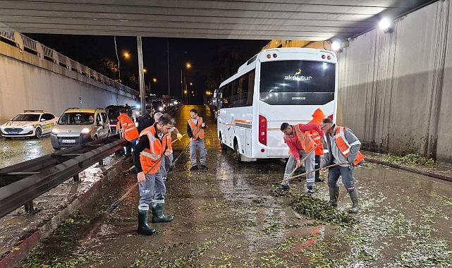 Büyükşehir ekipleri yağışın yarattığı olumsuzluklara hızla müdahale etti
