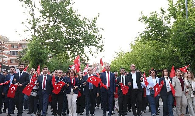 Nilüfer'de binler Cumhuriyet için yürüdü