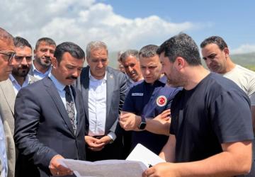 Adıyaman İl Özel İdaresi Kahta’da köy yollarını asfaltla buluşturuyor