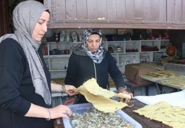 Adıyaman’da kadınlar arpa sapını kağıda dönüştürüyor: Amerika’da sergi haline getirilecek - Videolu Haber