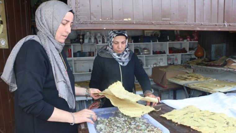 Adıyaman’da kadınlar arpa sapını kağıda dönüştürüyor: Amerika’da sergi haline getirilecek - Videolu Haber