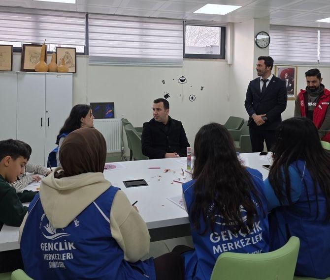 Gölbaşı Kaymakamı Kadir Algın Gölbaşı Gençlik Merkezini ziyaret etti