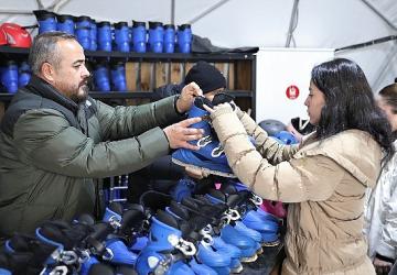 Sömestir Eğlencesinin Adresi Ahmet Çalık Buz Pateni Pisti Oldu