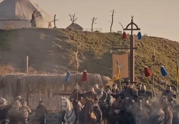 Okçuluk kursunu bitirdi, tarihi dizilerde rol aldı