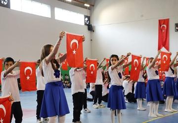 Bayındır'da 23 Nisan Coşkusu: Geleceğin Başkanları Makamı Devraldı