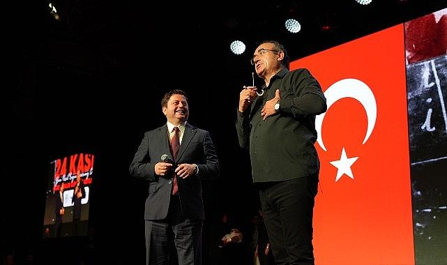 Kadıköy'de Öğretmenler Günü Sunay Akın Gösterisiyle Kutlandı