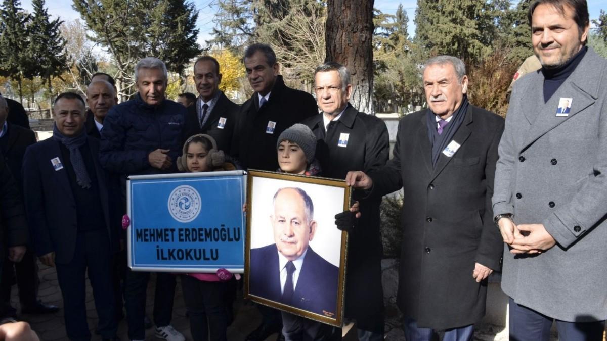 Merhum Mehmet Erdemoğlu, vefatının 19. yılında mezarı başında anıldı