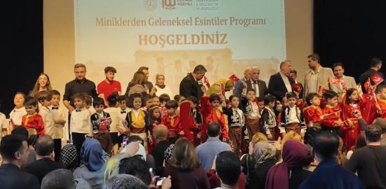 Minik öğrenciler yöresel gösterileri göz doldurdu - Videolu Haber