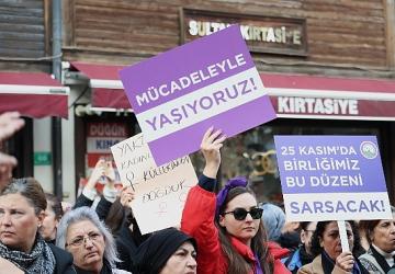 Bursa'da Binlerce Kadın Şiddetsiz Bir Yaşam, Adalet ve Eşitlik İçin Yürüdü