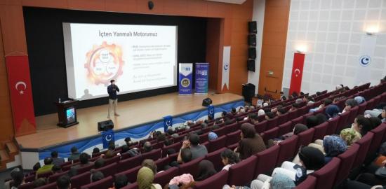 ADYÜ'de "Bilimde ve Sanatta Yaratıcılık" konulu konferans düzenlendi