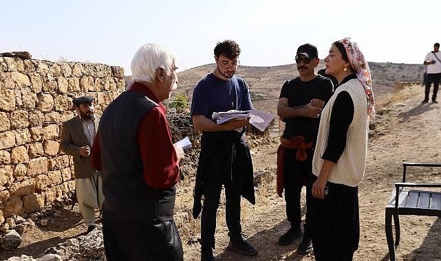 Komedi türünde yılın iddialı filmlerinden Damat Mektebi'nin çekimleri başladı.