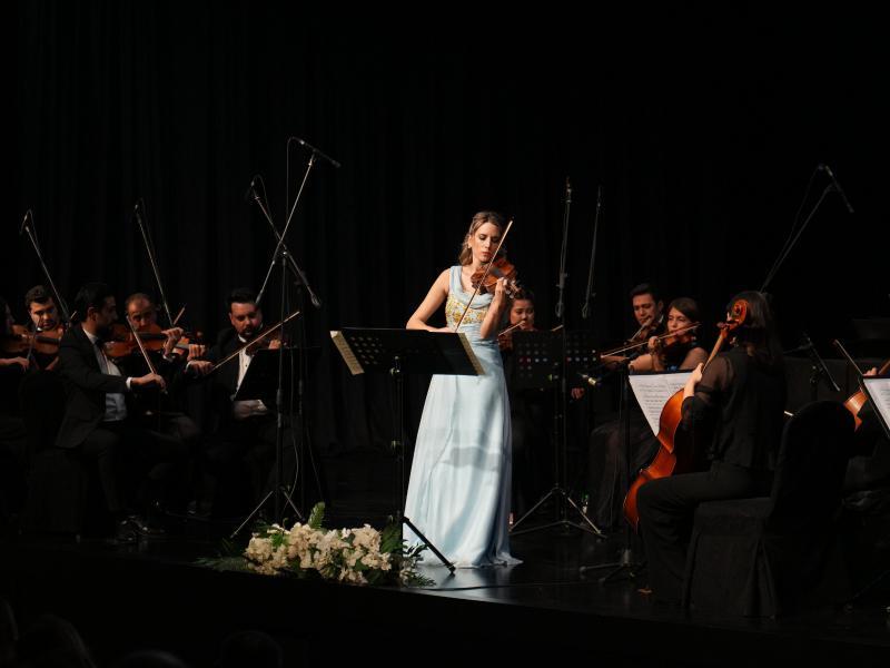 Mersin Büyükşehir Belediyesi Oda Orkestrası İlk Konserini Verdi Mersin Büyükşehir Belediyesi Oda Orkestrası İlk Konserini Verdi