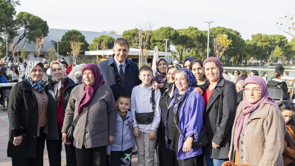 Başkan Tugay, Beydağlı kadınları İzmir’de ağırladı