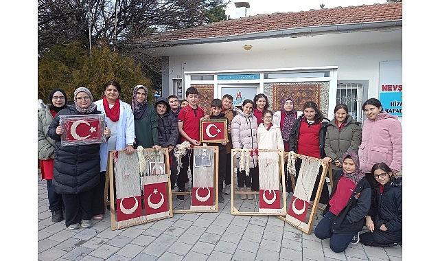 Genç Ellerden Ay Yıldızlı Bayrağa "Türk Düğümü" Dokunuşu