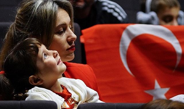 Beylikdüzü'nde 23 Nisan Coşkusu Miniklerin Gösterileriyle Başladı