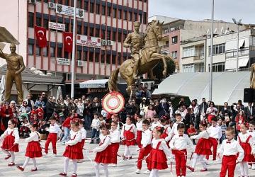Menemen'de coşkulu kutlama