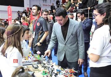 Bayraklı, Fibonacci Uluslararası Robot Olimpiyatları'na Ev Sahipliği Yaptı