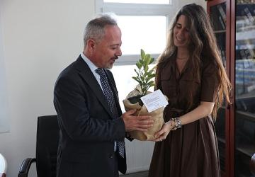 Çeşme Belediyesinden öğretmenlere anlamlı 24 Kasım hediyesi