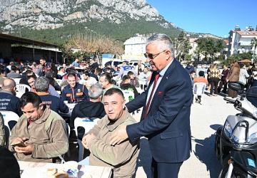 Başkan Yardımcısı Gül'den belediye personeline yemek