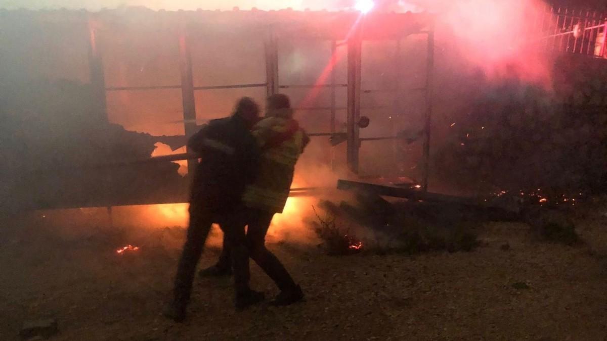 Besni’de Paris Royal Düğün Salonu Yanındaki Yangına Ekipler Hızla Müdahale Etti - Videolu Haber