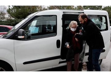 Balçova Belediyesi'nden Fizik Tedavi ve Onkoloji Hastalarına Ulaşım Desteği