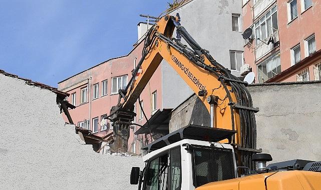 Osmangazi Belediyesi'nden tarihi koruyan yıkım