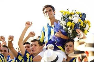 Netflix, futbol tarihine damgasını vuran Lefter Küçükandonyadis'in hayatına odaklanan filmi Lefter: Bir Ordinaryüs Hikayesi'nin fragmanını paylaştı