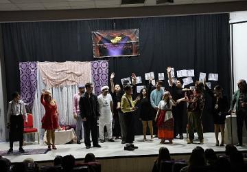 Kartepe Belediyesi'nden Tiyatro Ziyafeti