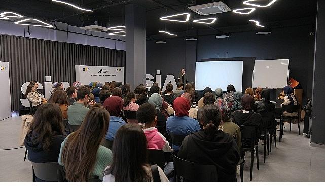 Bu Ders SİA'dayız Programı Üniversiteleri Sosyal İnovasyonla Buluşturuyor