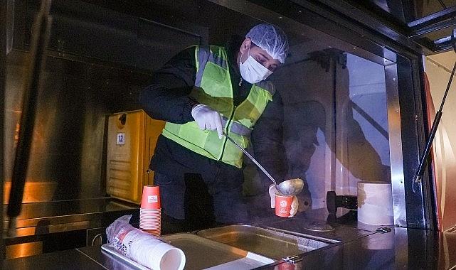 Maltepe Belediyesi'nden vatandaşlara sıcak çorba ikramı