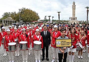 29 Ekim Cumhuriyet Bayramı Etkinlikleri, İzmir'de Büyük Bir Coşkuyla Devam Ediyor