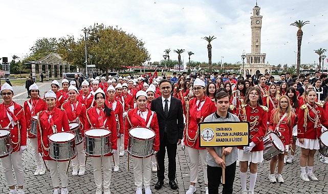 29 Ekim Cumhuriyet Bayramı Etkinlikleri, İzmir'de Büyük Bir Coşkuyla Devam Ediyor