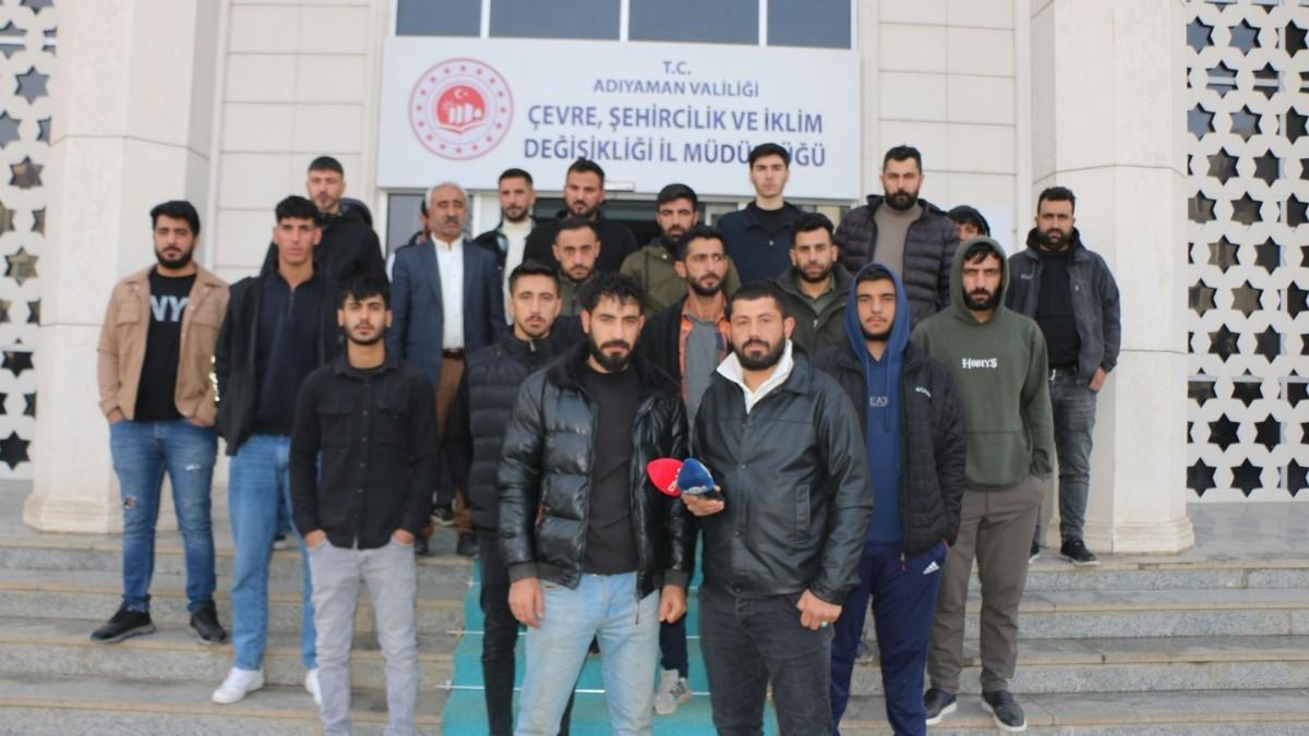 Adıyaman’da köy evlerinde çalışan işçilerden maaş eylemi: ‘Kefeni cebimizde taşıyoruz’ - Videolu Haber