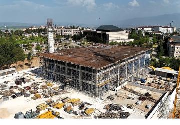 KOÜ Umuttepe Cami ve Otoparkı hızla yükseliyor