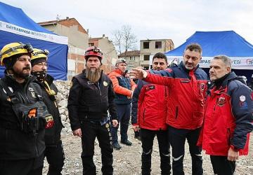 O an yeniden yaşandı: Bayrampaşa'da gerçeğini aratmayan deprem tatbikatı