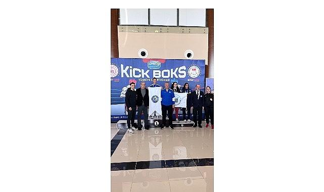 EÜ öğrencisi Elif Ceren Şanlı, Kick Boks'ta Türkiye Şampiyonu oldu
