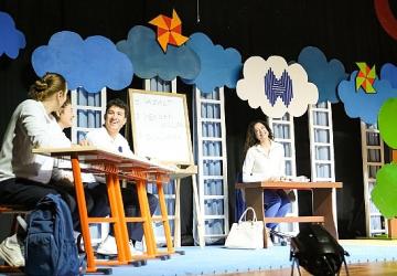 Halkbank Çocuk Tiyatrosu Türkiye'yi Dolaşmayı Sürdürüyor