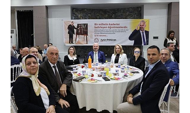Menemen'de Öğretmenler Günü, dayanışma ve coşkuyla kutlandı