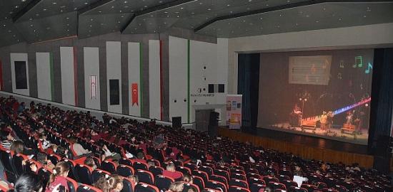 1. Lefkoşa Çocuk Tiyatrosu Şenliği “Sesler Ülkesi" Oyunuyla Başladı