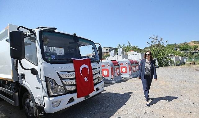Karşıyaka'nın temizlik filosu üç yeni kamyonla güçlendi