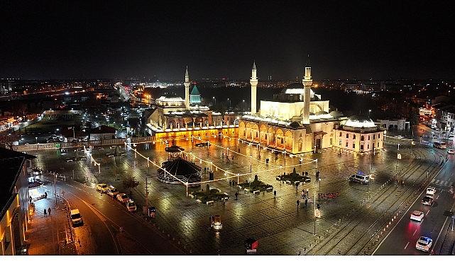 Konya Büyükşehir'in Şeb-i Arus Haftasına Özel Aydınlatmaları Şehri Renklendirdi
