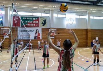 Karşıyaka Belediyesi'nden voleybol turnuvası