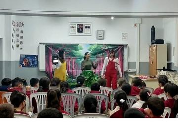 Mobil çocuk tiyatrosu Portatif Sahne, çocuklarla buluşmaya başladı