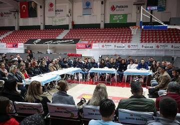 Aliağa Belediyesi Personeli Başkanları İçin Salon Kapattı