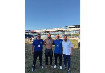 Kağıtspor, Bükreş'te minderi salladı