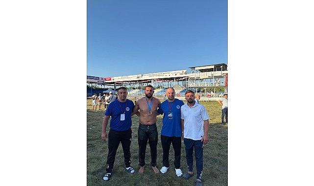 Kağıtspor, Bükreş'te minderi salladı