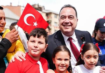 Manisa'da 23 Nisan Coşkusu ve Başkan Dutlulu'dan Anlamlı Mesaj