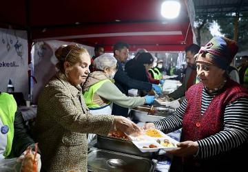 Didim Balat Mahallesi'nde Ramazan Bereketi Paylaşıldı