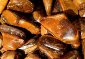 Güç, cesaret ve koruyuculuk sembolü: Kaplan gözü taşı nedir, hangi anlamlarla ilişkilendiriliyor?